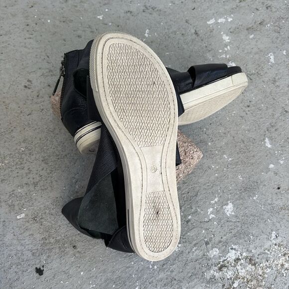 Eileen Fisher tumbled leather sneakers - Picture 6 of 6